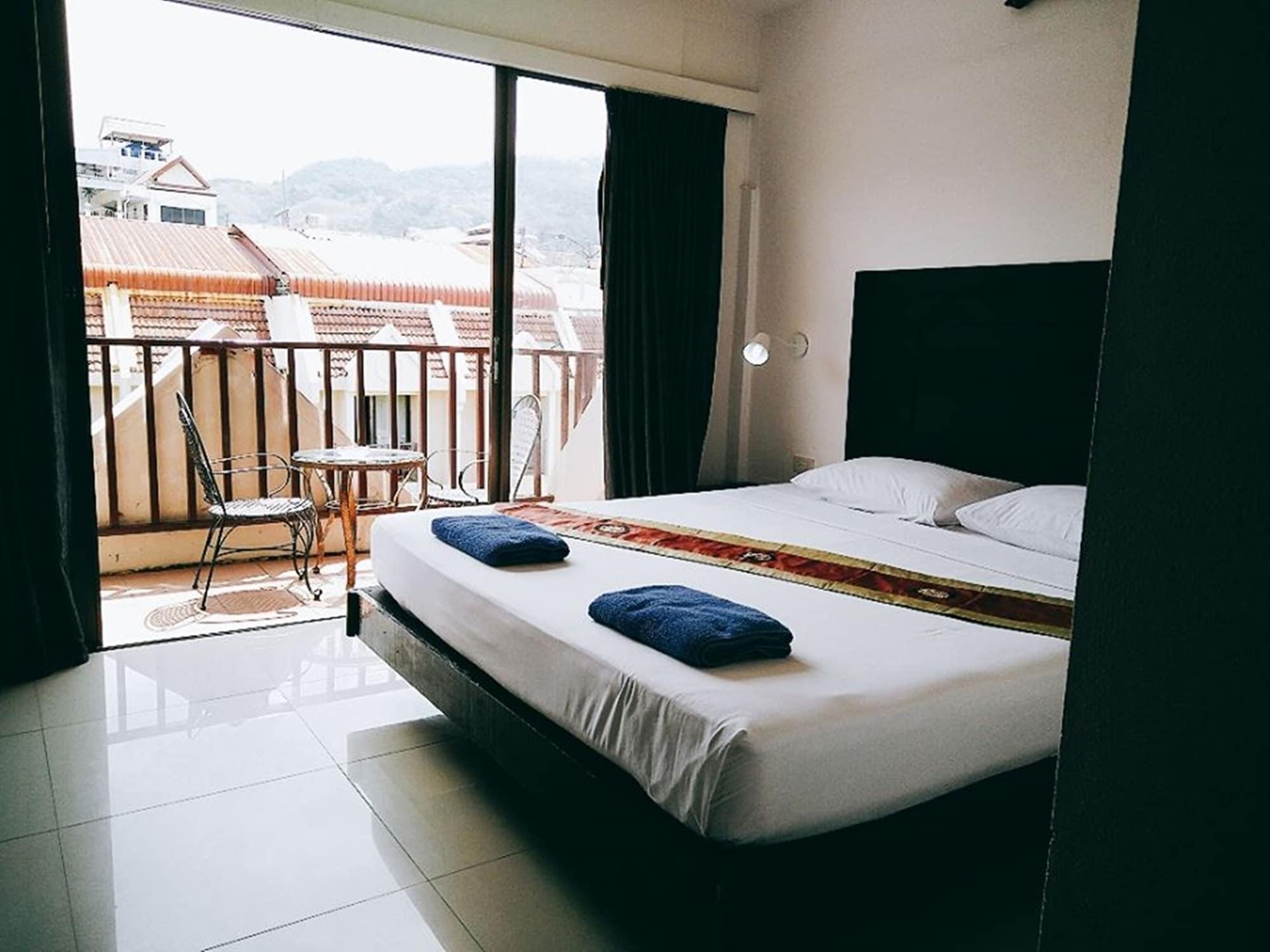 Boomerang Inn Phuket Exteriör bild