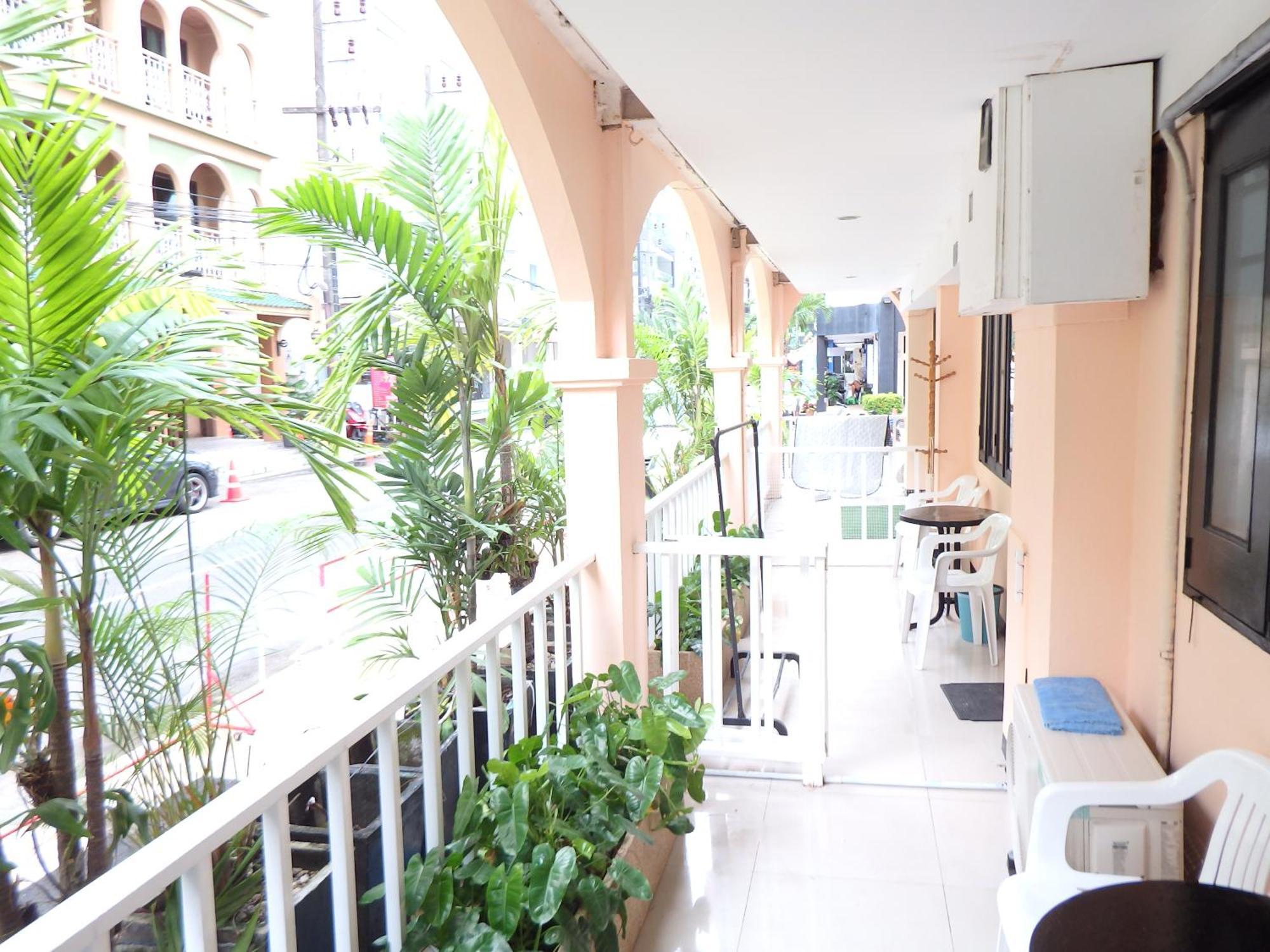 Boomerang Inn Phuket Exteriör bild