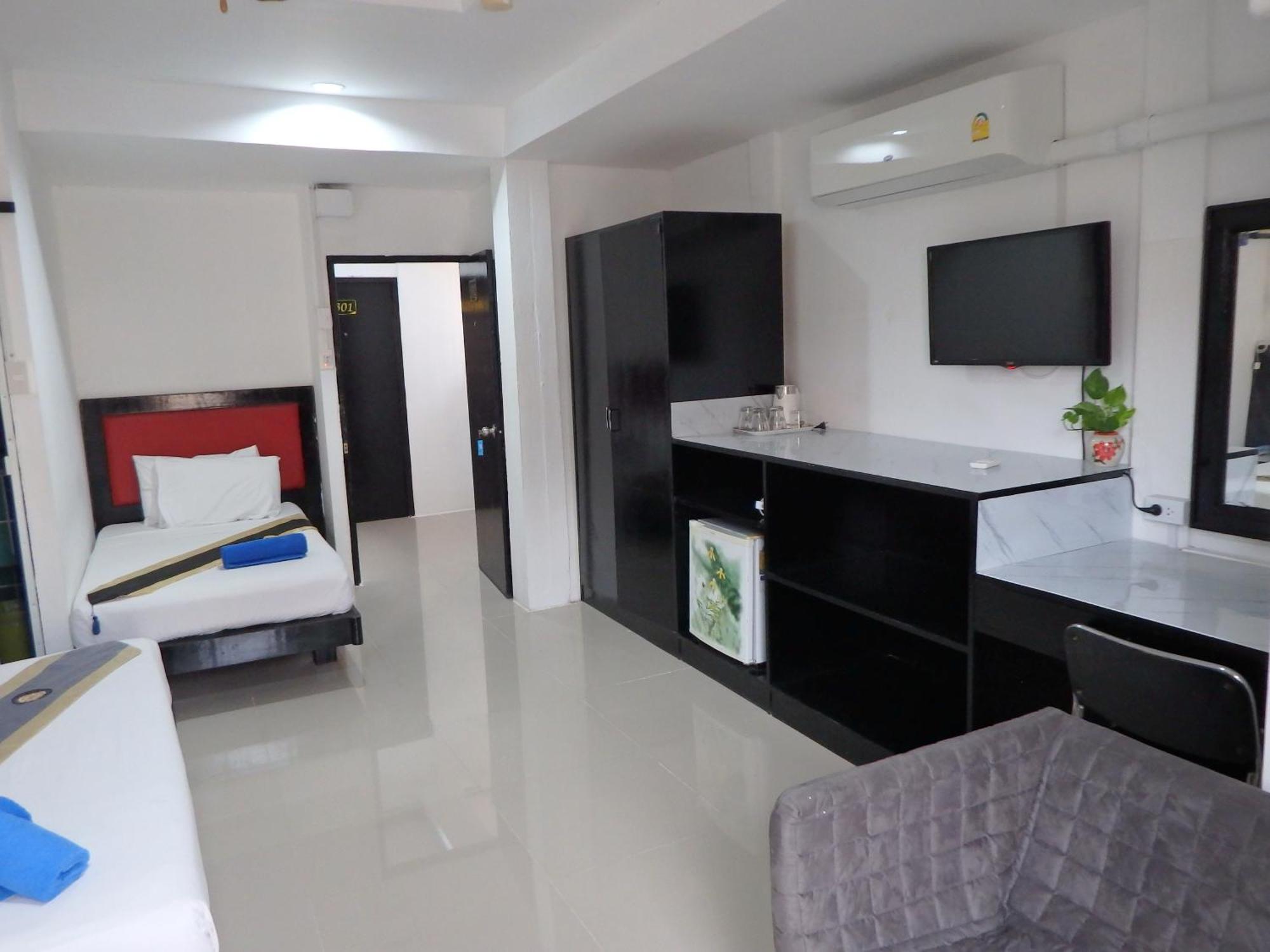 Boomerang Inn Phuket Exteriör bild