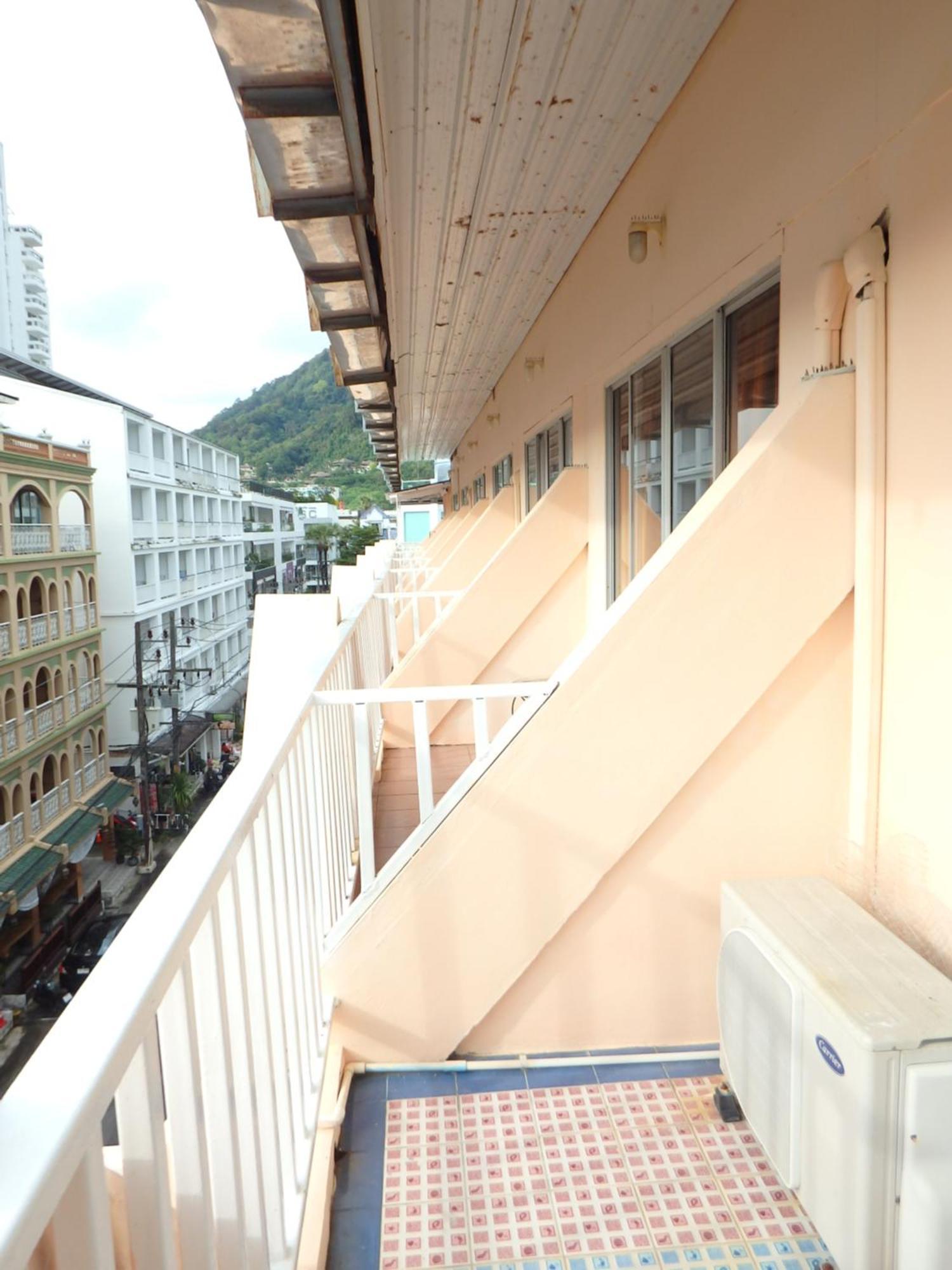 Boomerang Inn Phuket Exteriör bild