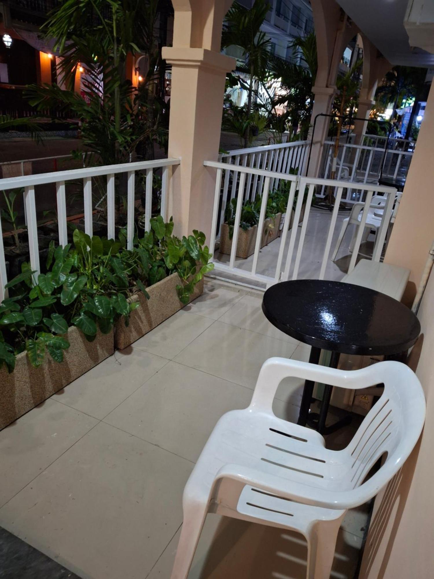 Boomerang Inn Phuket Exteriör bild