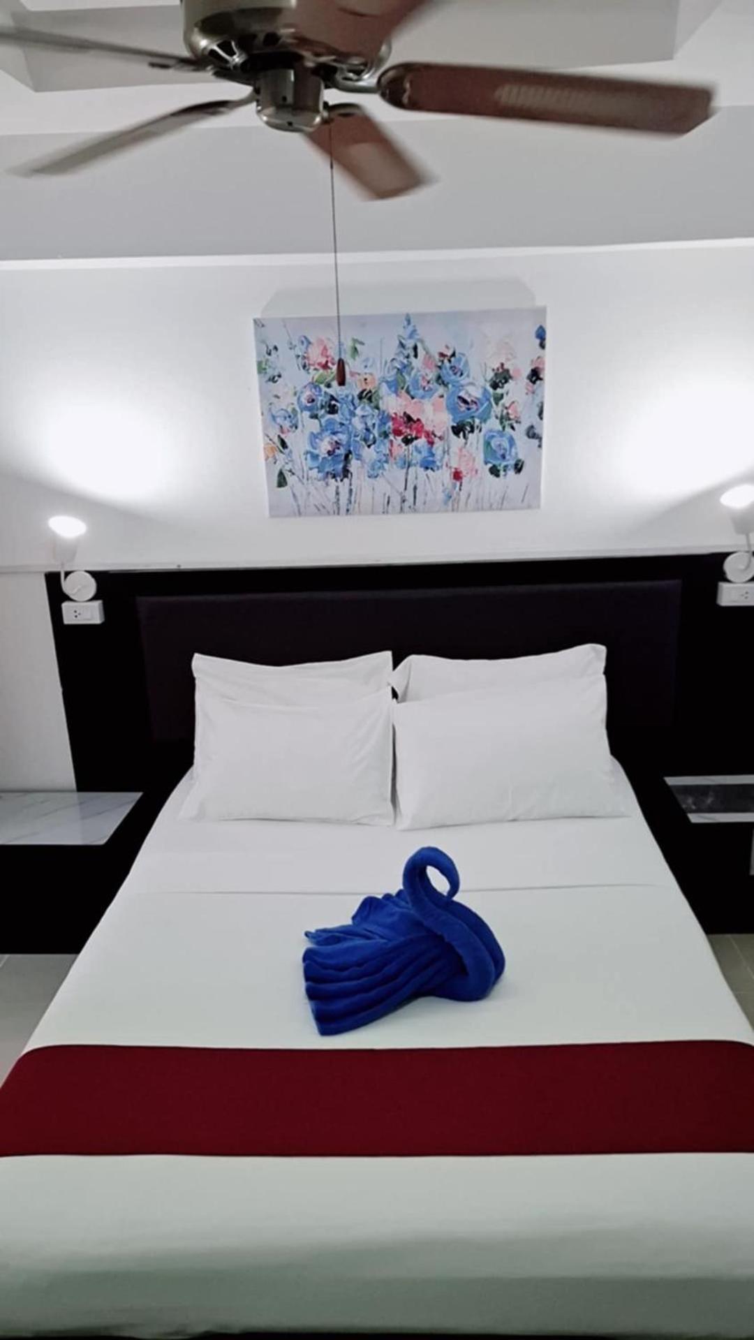 Boomerang Inn Phuket Exteriör bild
