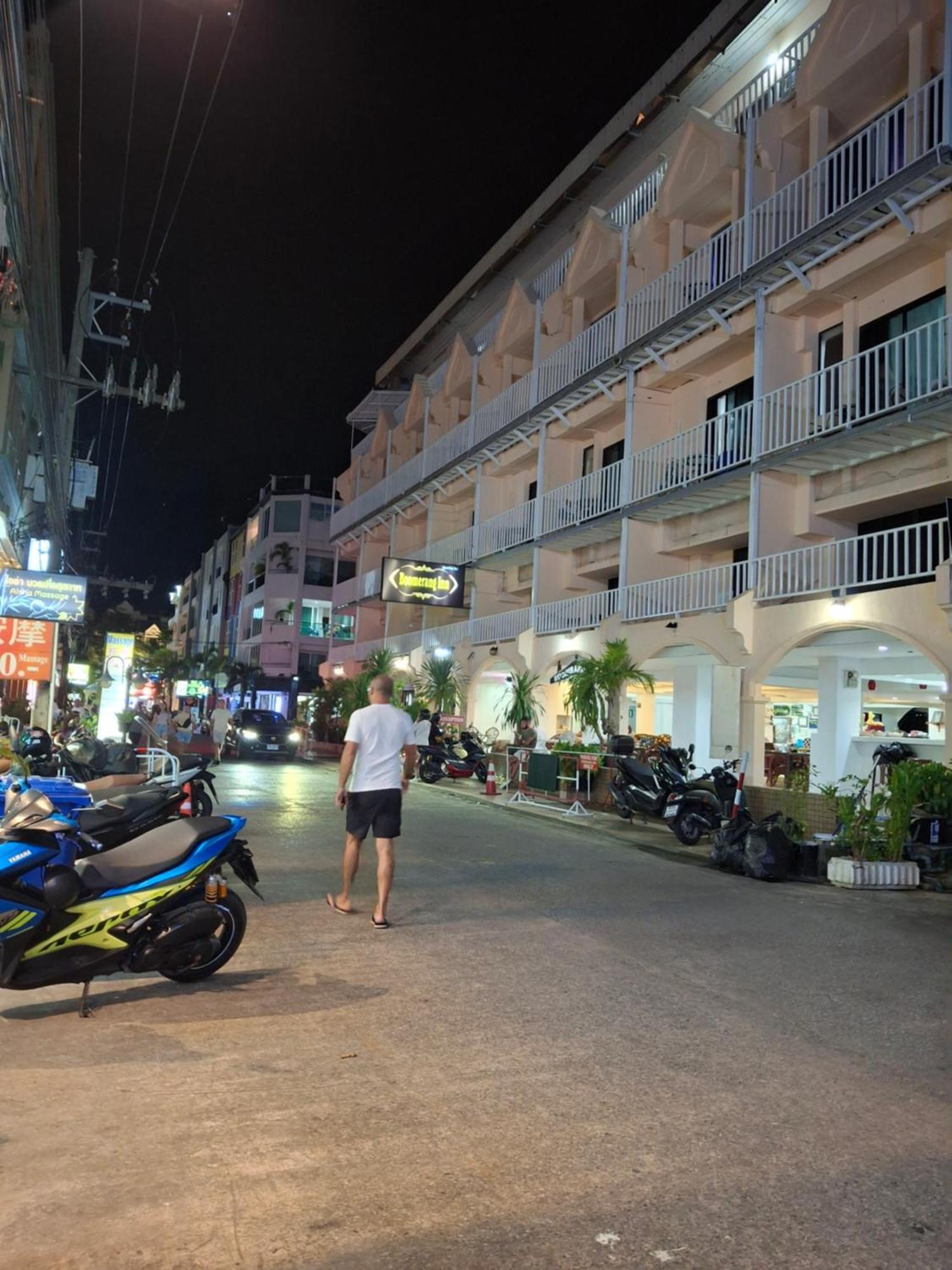 Boomerang Inn Phuket Exteriör bild